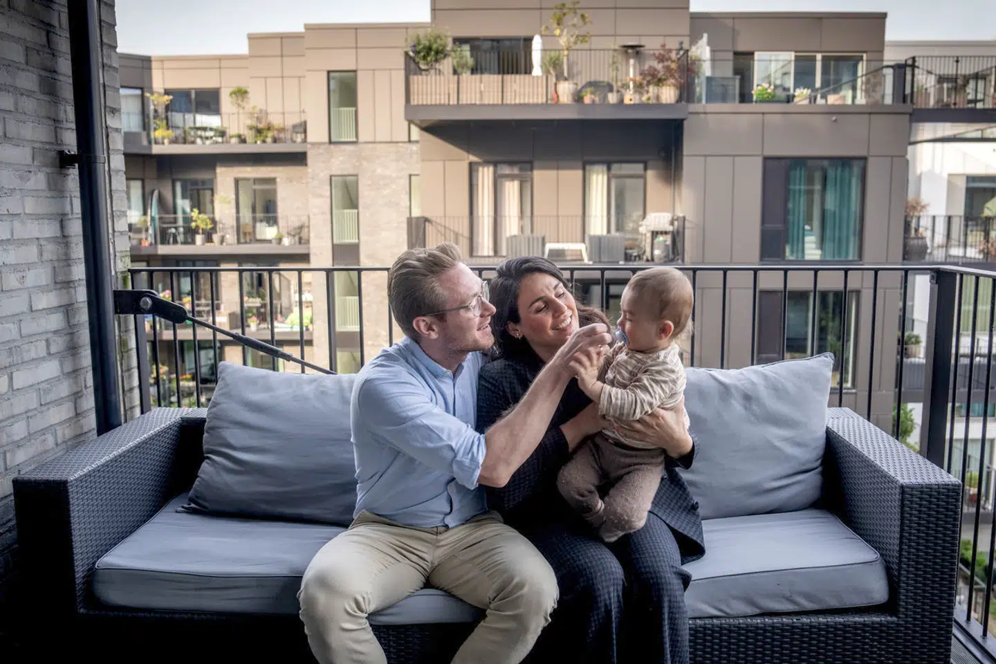 Familien er flyttet til Københavns Sydhavn fra Frederiksberg, hvor de før havde læge i gåafstand fra deres hjem. Det er langtfra en selvfølge, når man flytter til Sydhavnen.
