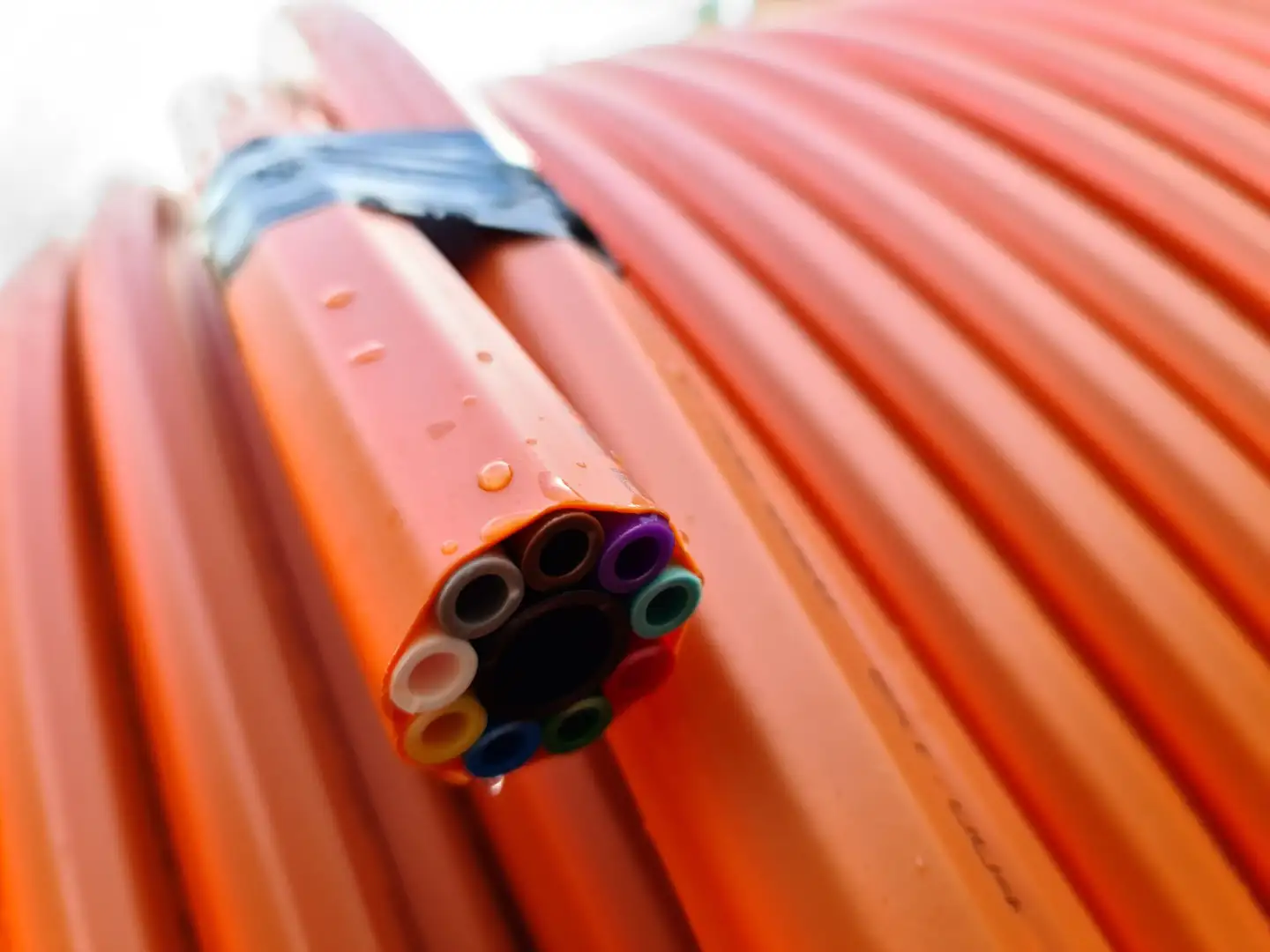 Styringen af datatrafikken i TDC Nets stadig større fibernet er hidtil foregået med blandt andet software fra den kinesiske mobilgigant Huawei. Det er beordret fjernet af myndighederne senest ved udgangen af 2026.