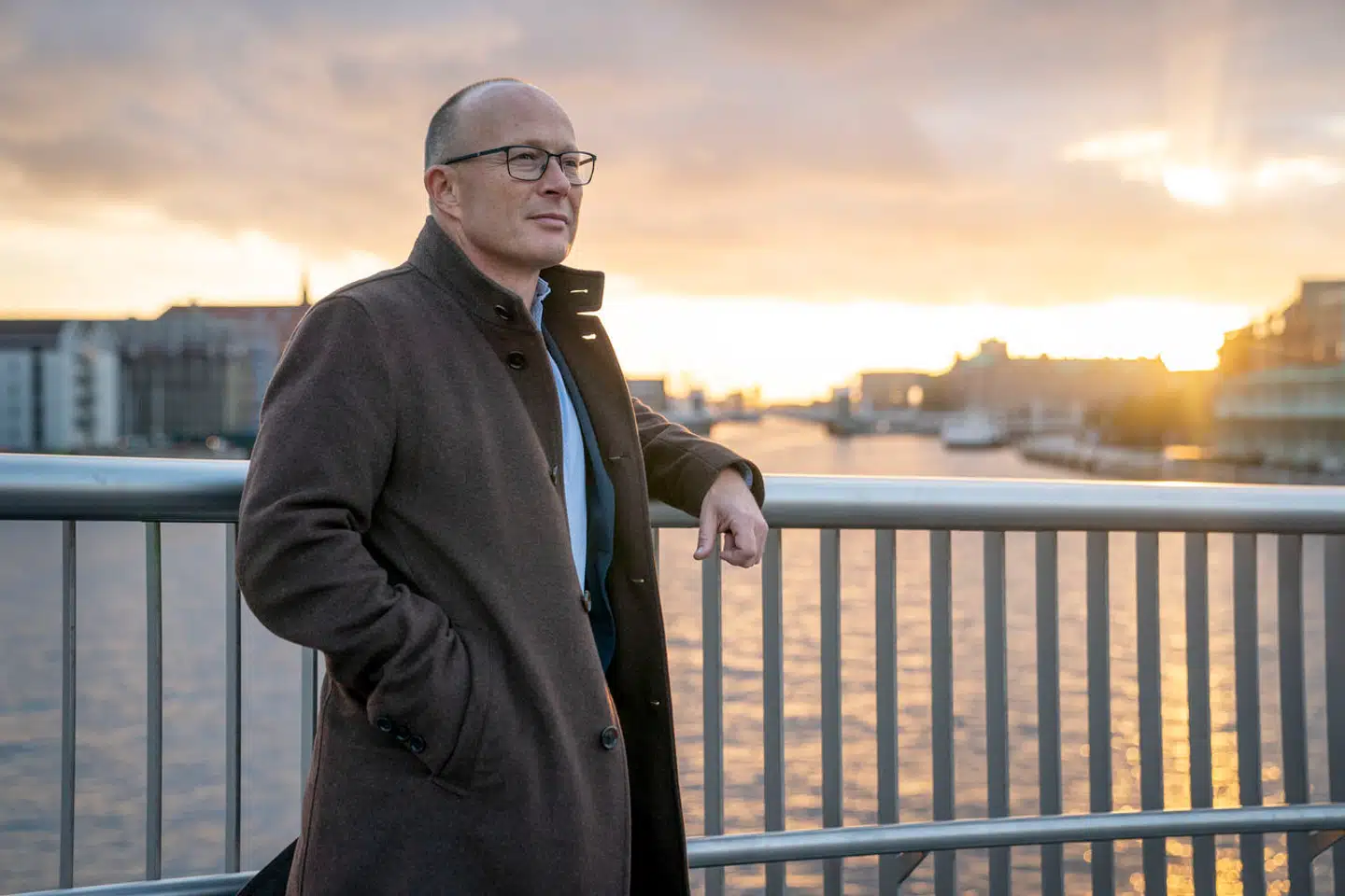 Martin Ågerup er co-founder af Popoulos Analytics, forfatter, foredragsholder og medlem af Berlingske Fonds bestyrelse. Han slår på tromme for mere kunstig intelligens i grundskolerne, hvis vi skal være med i kapløbet.