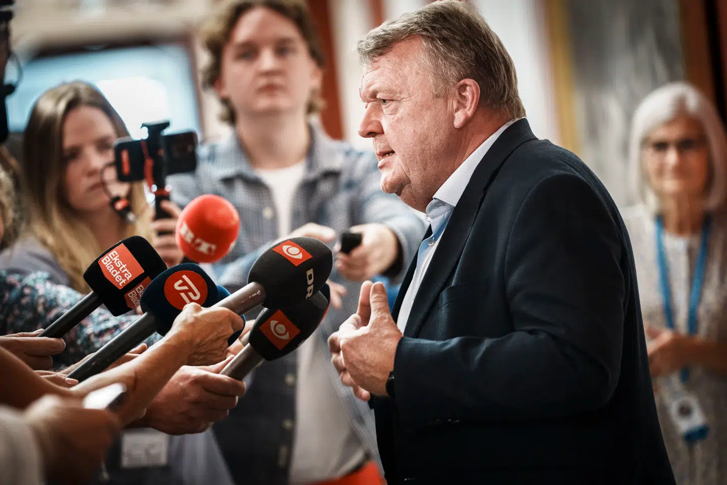 Når Moderaterne er præget af så meget internt rod, hvordan kan de så forhandle med andre partier, spørger Eva Nystad.