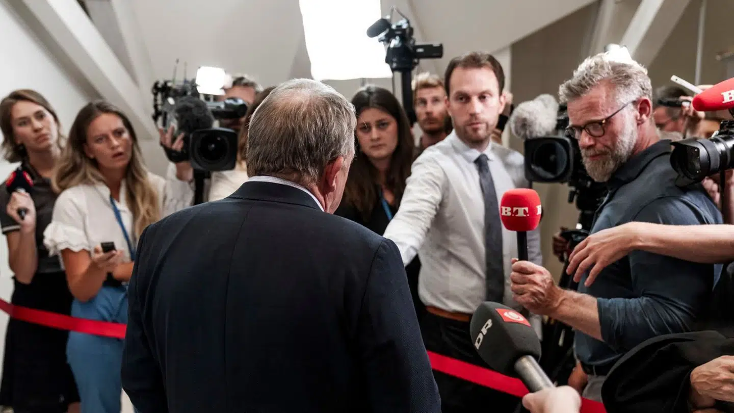 2. september holdt Moderaterne krisemøde. Her fik medarbejderne for første gang muligheden for at stige af Lars Løkke Rasmussens bus til gengæld for en fratrædelsesaftale, der nu er blevet forhandlet på plads.