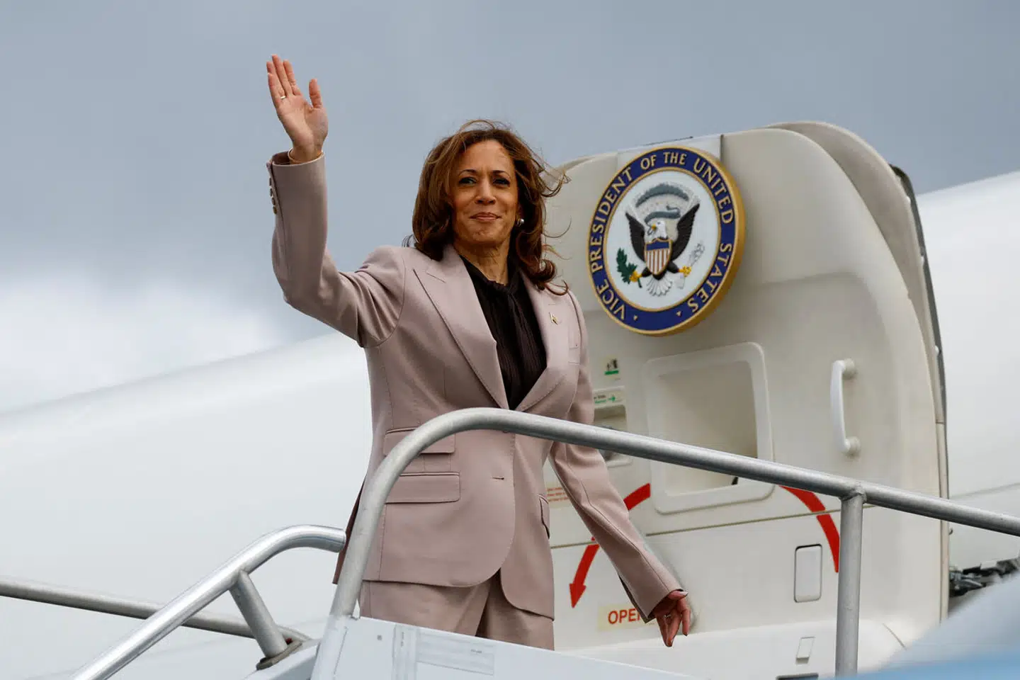 En falsk video har i dagevis floreret på sociale medier af en kvinde, der fortæller, hvordan Kamala Harris kørte hende ned for nogle år siden og efterlod hende lam.