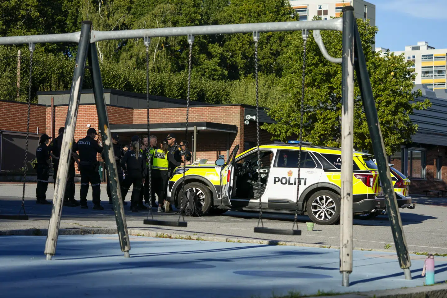 Politiet rykkede onsdag eftermiddag ud til en skole i det østlige Oslo i Norge, hvor der var blevet skudt mod en person.