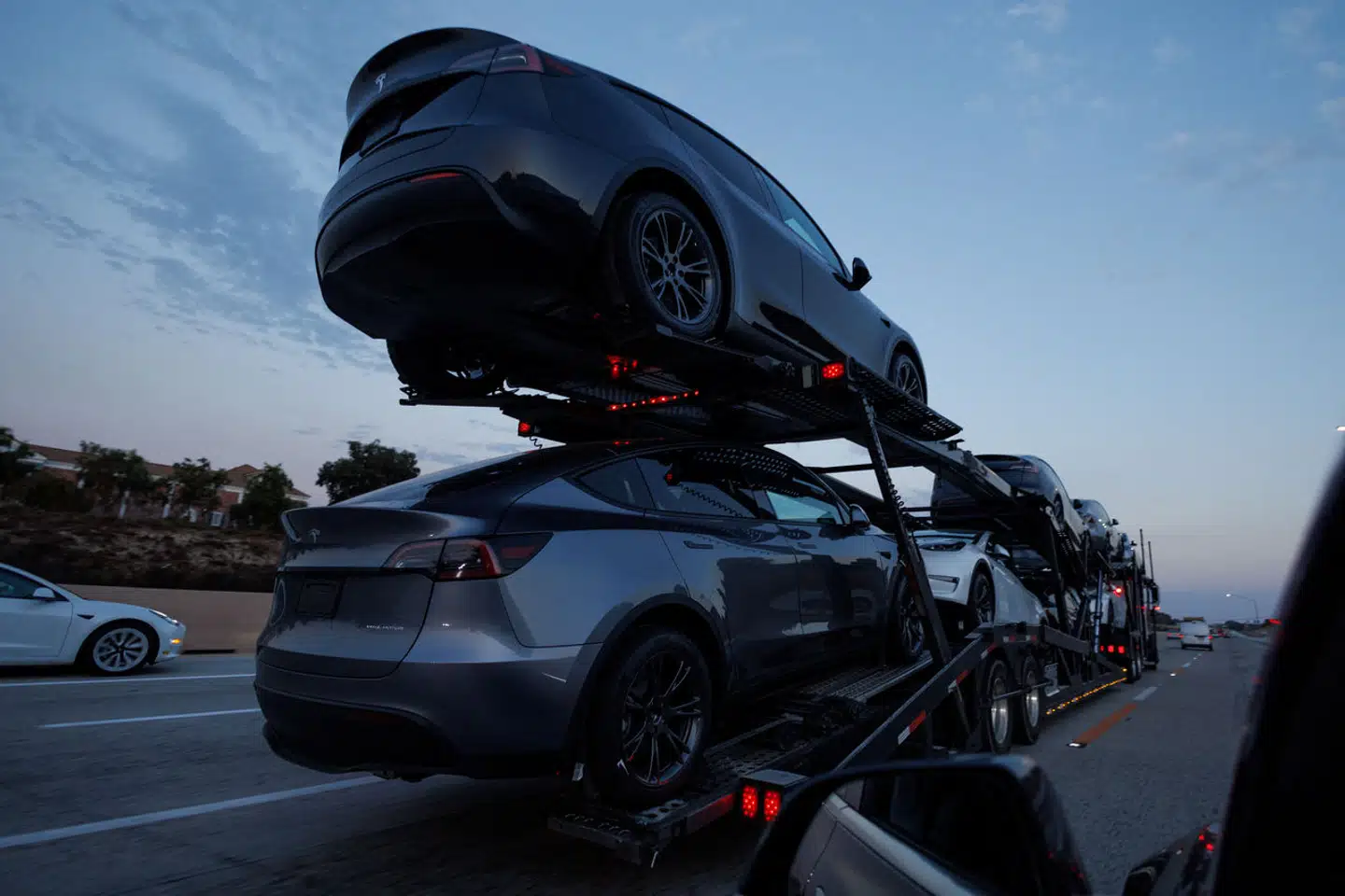 Tesla skal have sine salgstal op, nu hvor konkurrencen er blevet hårdere, så der er brandudsalg fra lageret, også i Danmark.