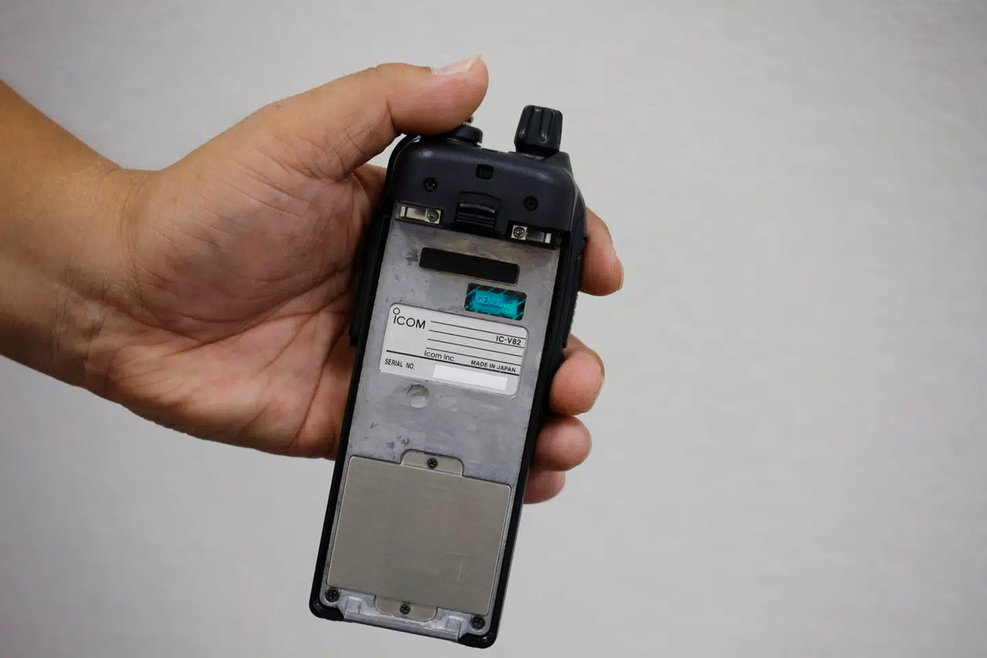 Den japanske walkie-talkie fra firmaet Icom, som Hizbollah benyttede sig af. Ifølge selskabet er modellen, som detonerede onsdag, ikke blevet produceret siden 2014. Det samme gør sig gældende for de tilhørende batterier.