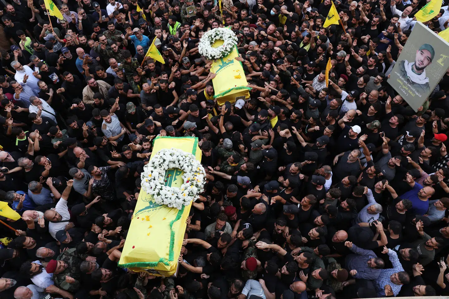 Mindst 37 personer er døde, efter at personsøgere og walkie-talkier tirsdag og onsdag detonerede i Libanon.