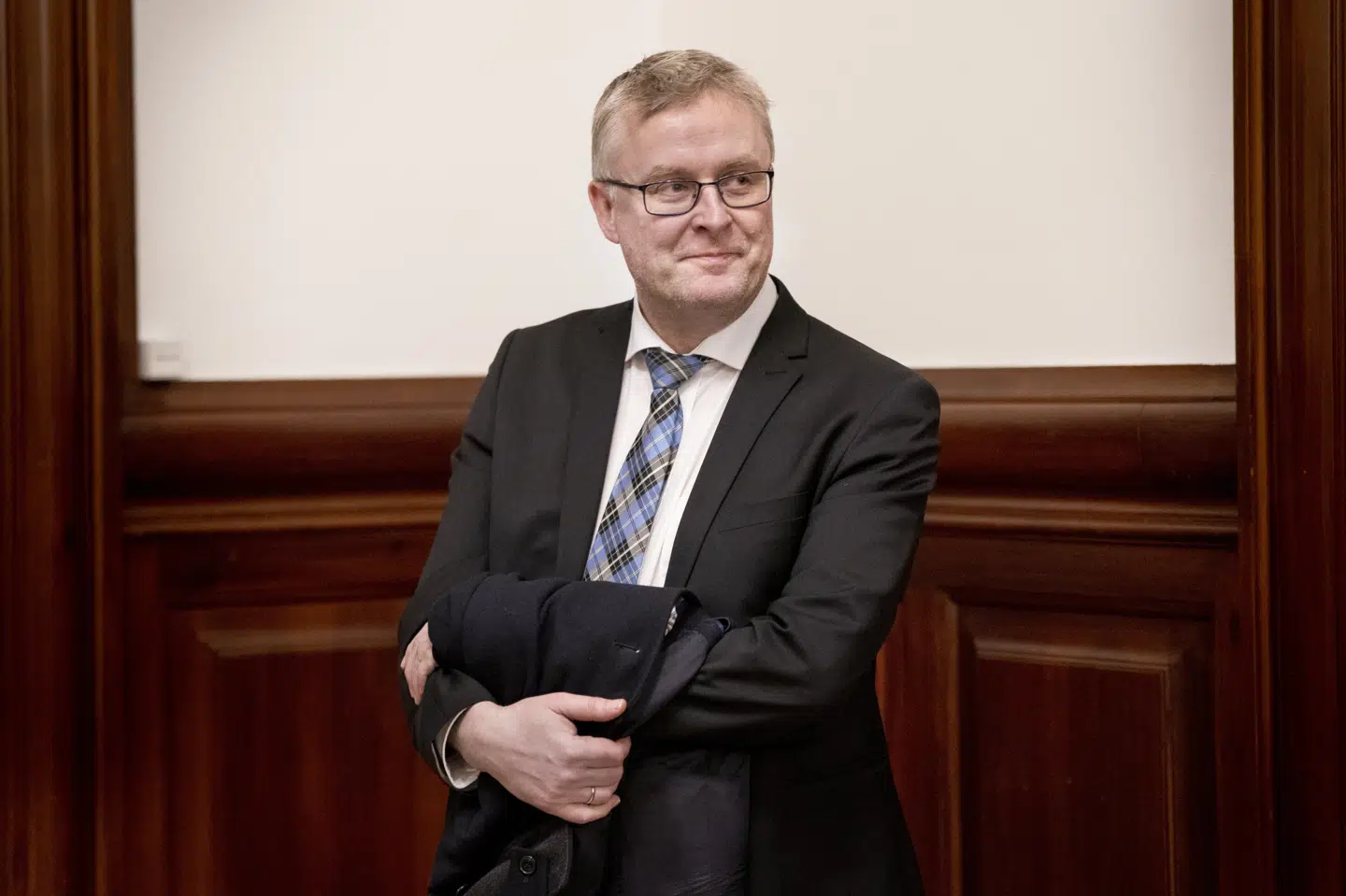 Fødevareminister Jacob Jensen er her på vej til et samråd på Christiansborg i februar 2023. Et tiltag fra hans dyrevelfærdsaftale fra februar i år kan nu indføres fra 1. januar efter EU-Kommissionen har godkendt det. (Arkivfoto).