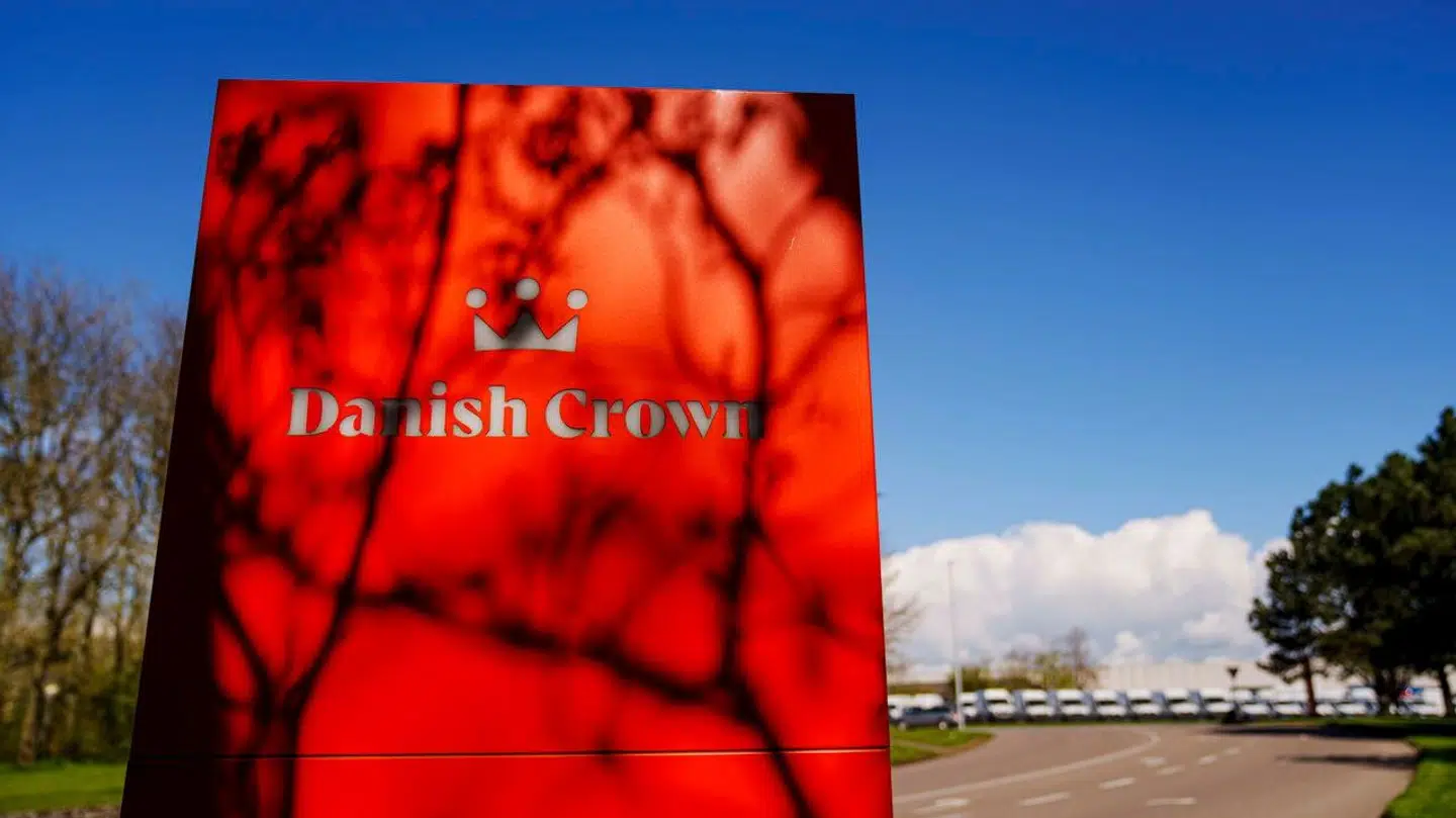 En ny Danish Crown-fabrik i Stobritannien er blevet forsinket.