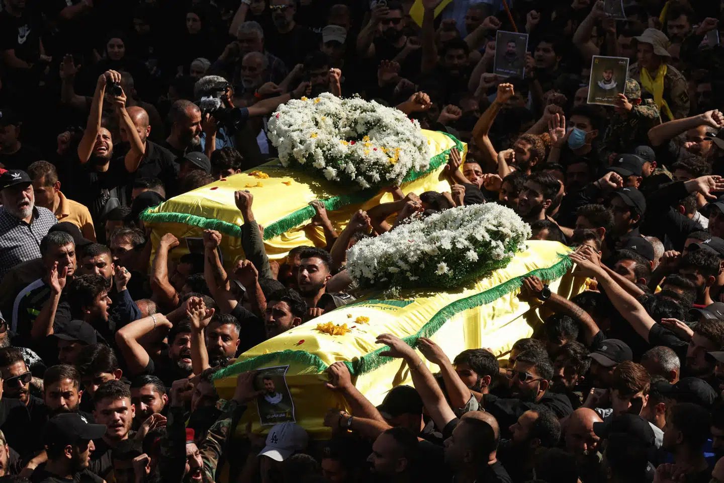 De seneste dage har der været afholdt begravelser for de døde, efter Hizbollahs personsøgere og walkie-talkier eksploderede.