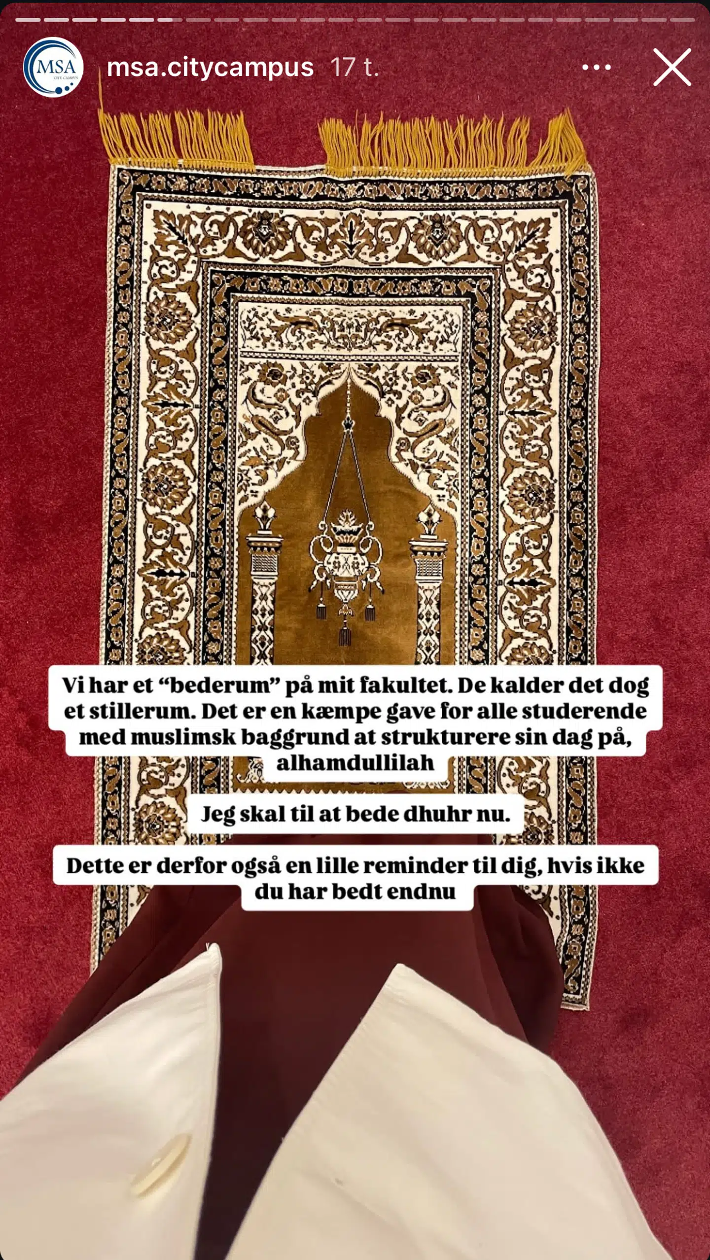 Billede fra 'bederummet' på Det Juridiske Fakultet. Her er der tale om en såkaldt 'story' på den muslimske studenterforenings Instagram indeholdt »en lille reminder til dig, hvis du ikke har bedt endnu.«