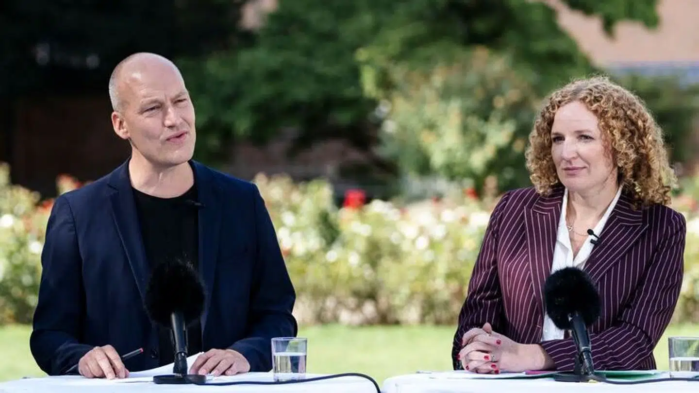 Rosa Lund stempler nu ind i den interne diskussion om Enhedslistens terrorforbindelser. Imens forholder Pelle Dragsted sig tavs.