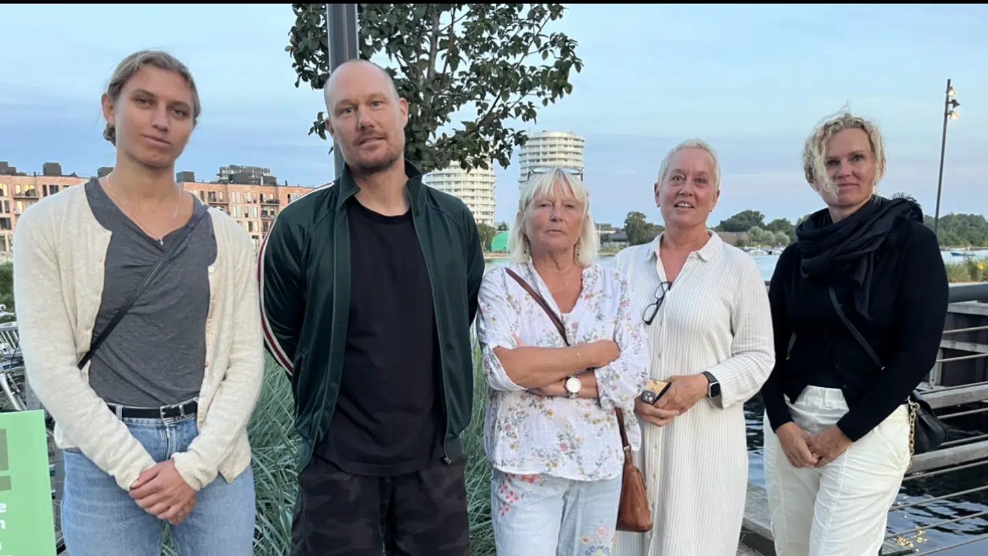 Fem repræsentanter fra den såkaldte brogruppe, som arbejder imod etableringen af en cykelbro med landgang ved Engholmene. Fra venstre er det: Sekita Petersen, Thomas Samuelsen, Marianne Wigant, Ida Taisbak og Camilla Løkkegaard.