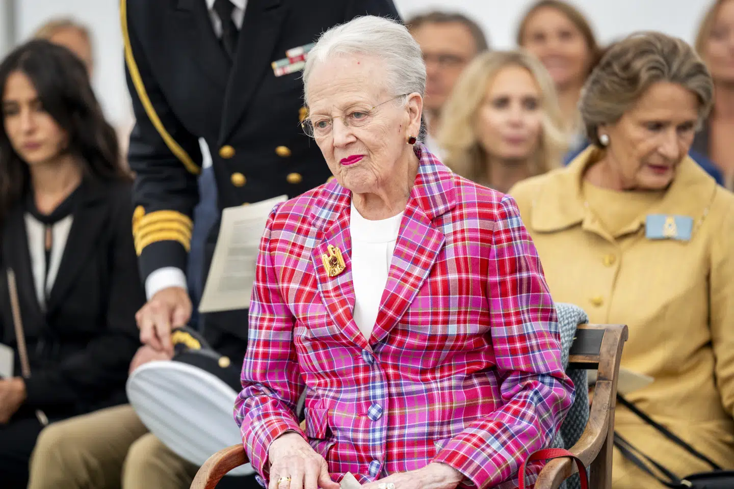 I mandags var dronning Margrethe i Rungstedlund for at uddele en pris. Den slags bliver der ikke noget af det næste stykke tid, da hun nu er sygemeldt i en længere periode efter et fald.