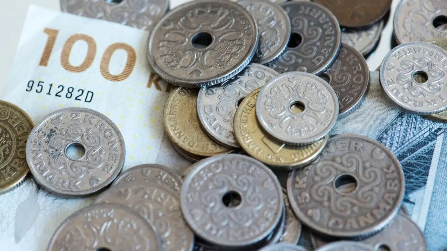 I stedet for at betale for forsikringer til mindre ting, anbefaler professor, at man sparer lidt penge op på en konto.