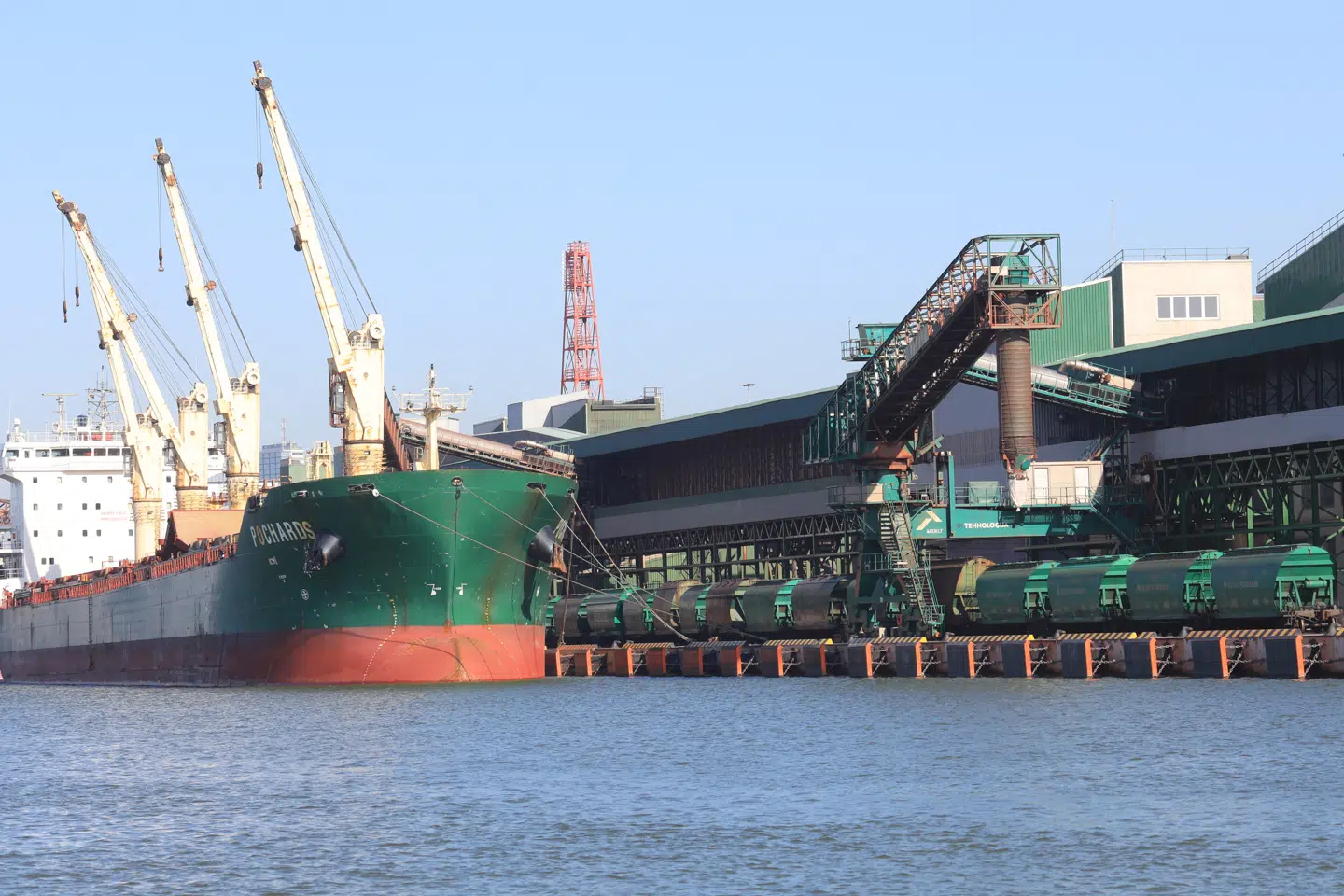 Skibet "MV Ruby" havde kurs mod havnen i byen Klaipeda i Litauen, men holder stille ud for Norges sydlige kyst søndag, efter at Litauen afviser indsejling. (Arkivfoto).
