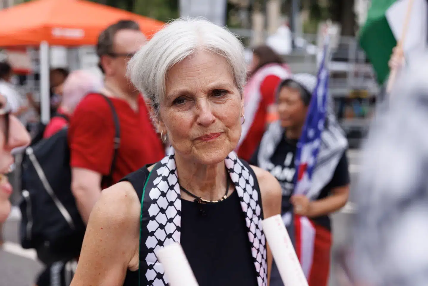 Jill Stein afviser at hjælpe Donald Trump og ser det som en nødvendighed, at hun stiller op til valget.