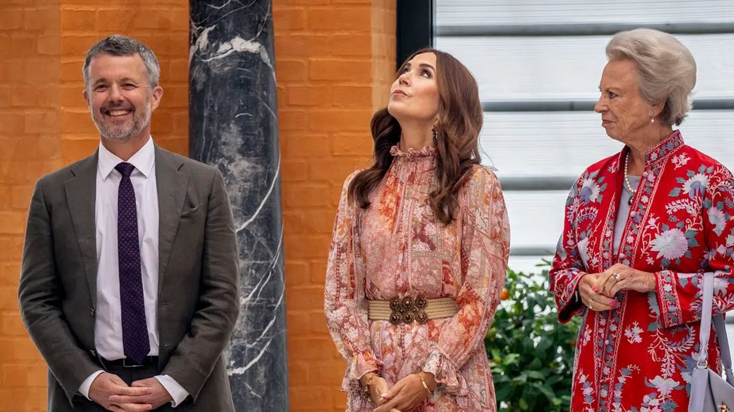 Kong Frederik, dronning Mary og prinsesse Benedikte ved kongeparrets reception for deltagere ved OL og para-OL i Paris i Orangeriet på Fredensborg Slot.