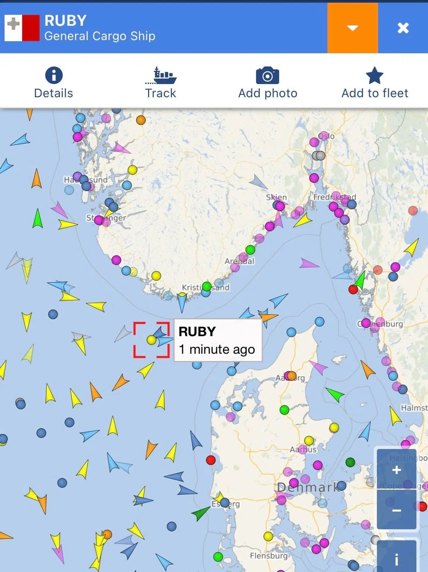 Søndag aften klokken 21:04 befinder MV Ruby sig stadig på grænsen mellem Skagerak og Nordsøen.
