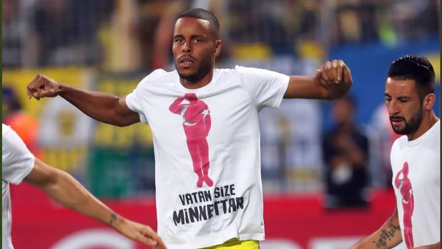 Her ses Zanka i iført t-shirten med skriften: Fædrelandet/hjemlandet er med jer.