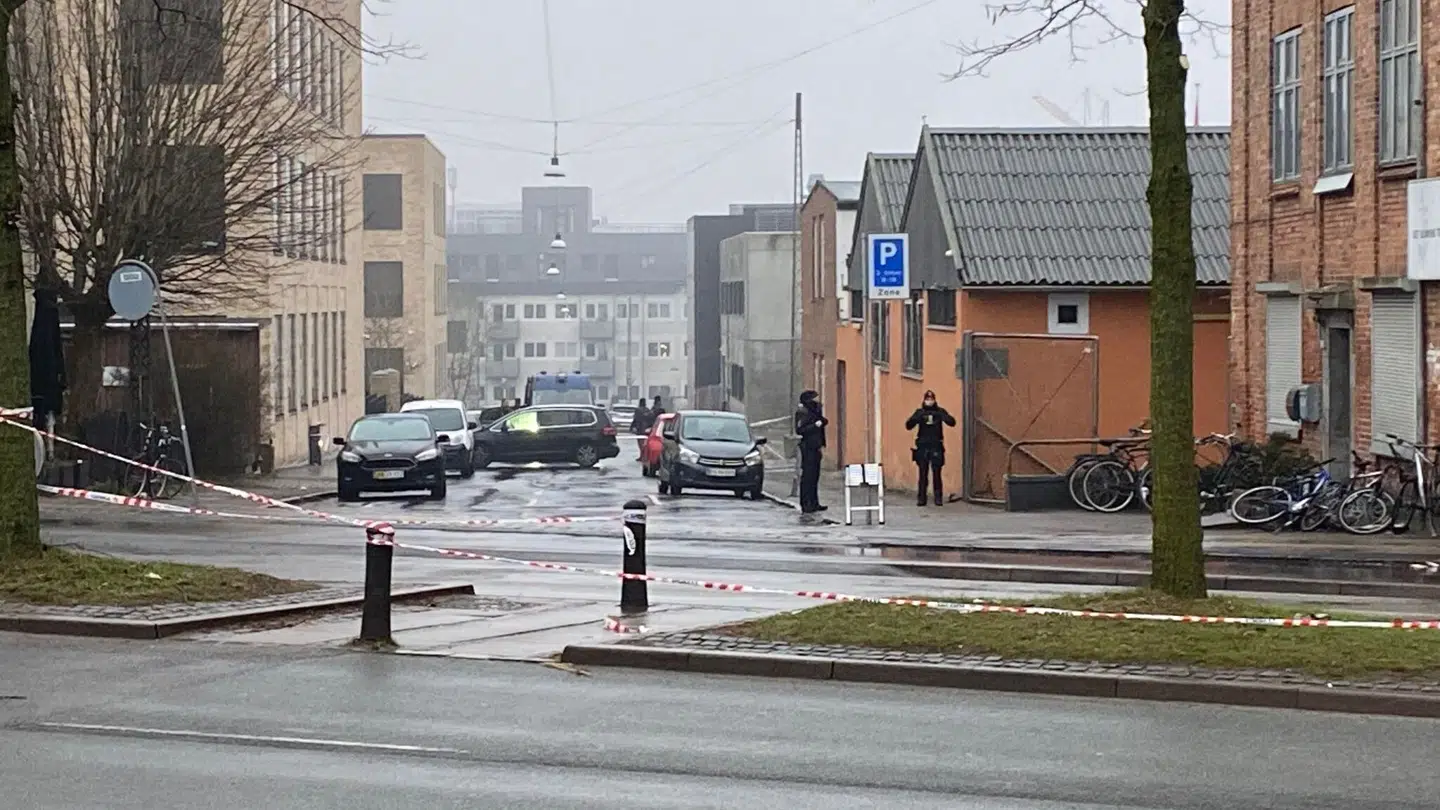 Både Tomsgårdsvej og Dortheavej blev spærret af efter overfaldet.