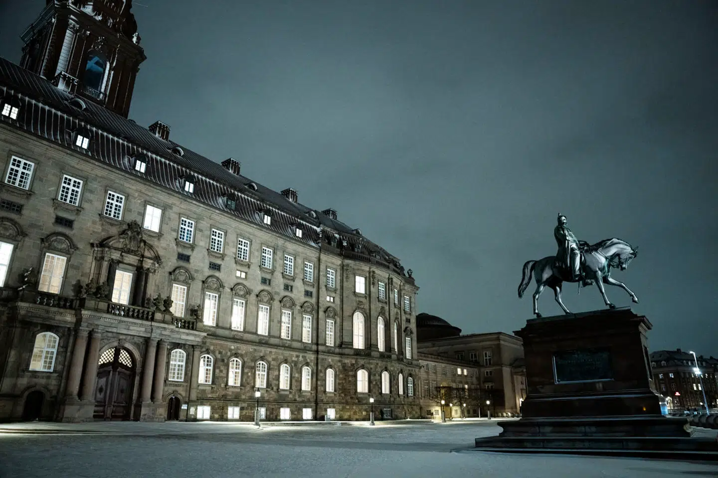 I de seneste år er staten vokset markant med administrative ansatte i ministerier og styrelser. Men ifølge tænketank er den offentlige sektor stadig for lille.