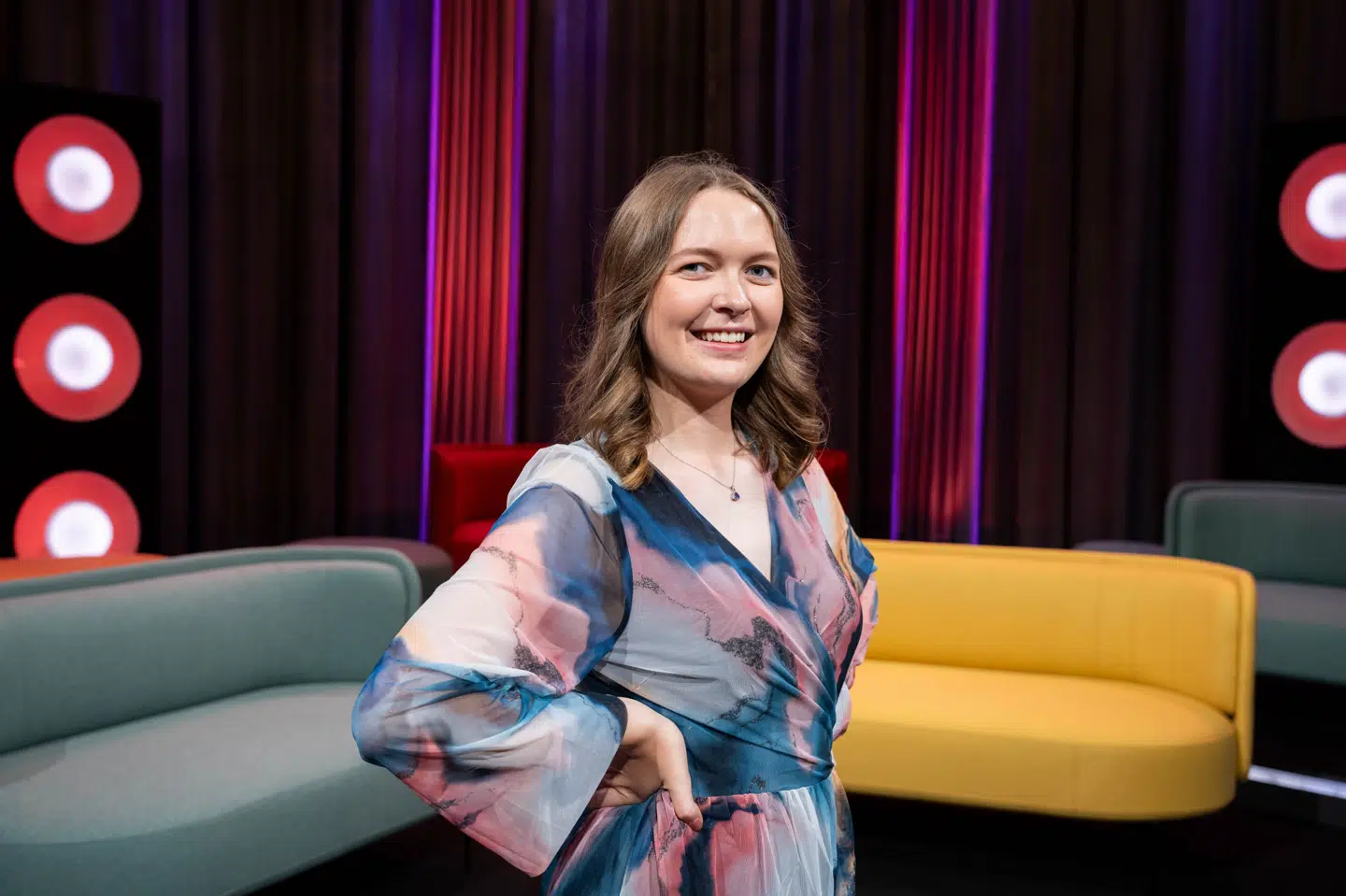 Årgang 0-stjernen Rachel Ellebye er tilbage på TV 2 i sæson 21 af "Vild med dans". En udfordring, hun har drømt om, siden hun var lille.
- "Vild med dans" handler om Danmarks modigste dansere. Det er dem, der siger ja til at træde ind og lære noget helt nyt samt komme ud af sin tryghedszone.