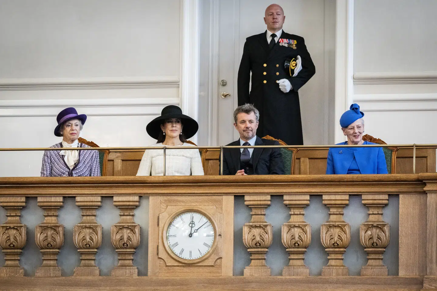 Fra venstre mod højre ses prinsesse Benedikte, dronning Mary, kong Frederik og dronning Margrethe ved Folketingets åbning 3. oktober sidste år. Dengang var kong Frederik stadig kronprins, og dronning Mary var kronprinsesse. I år tyder det ifølge kongehusets kalender på, at kun kongeparret og prinsesse Benedikte deltager.