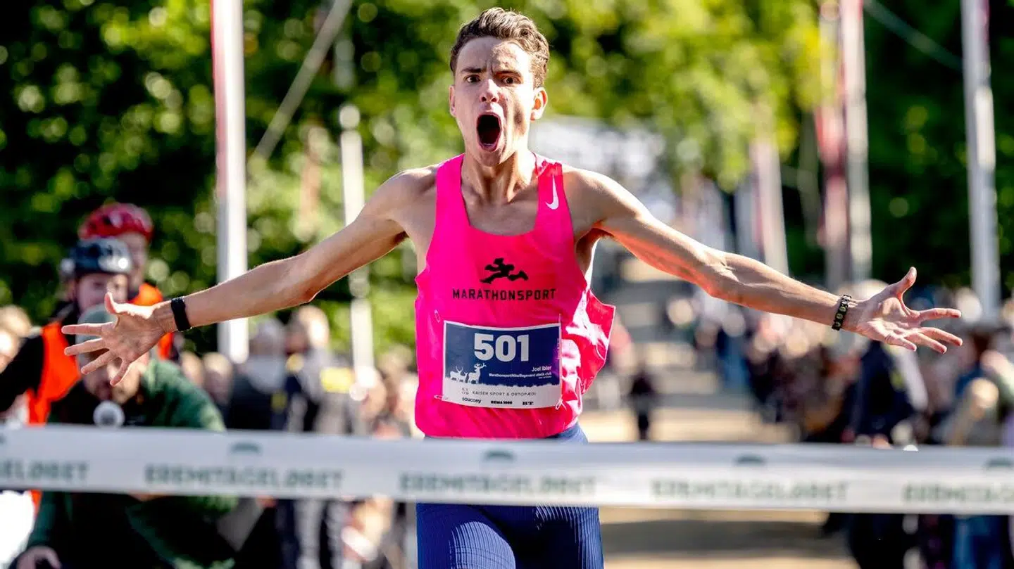 En jublende Joel Ibler Lillesø vinder i en alder af 19 år det 54. E-løb i løbsrekorden 38.35.