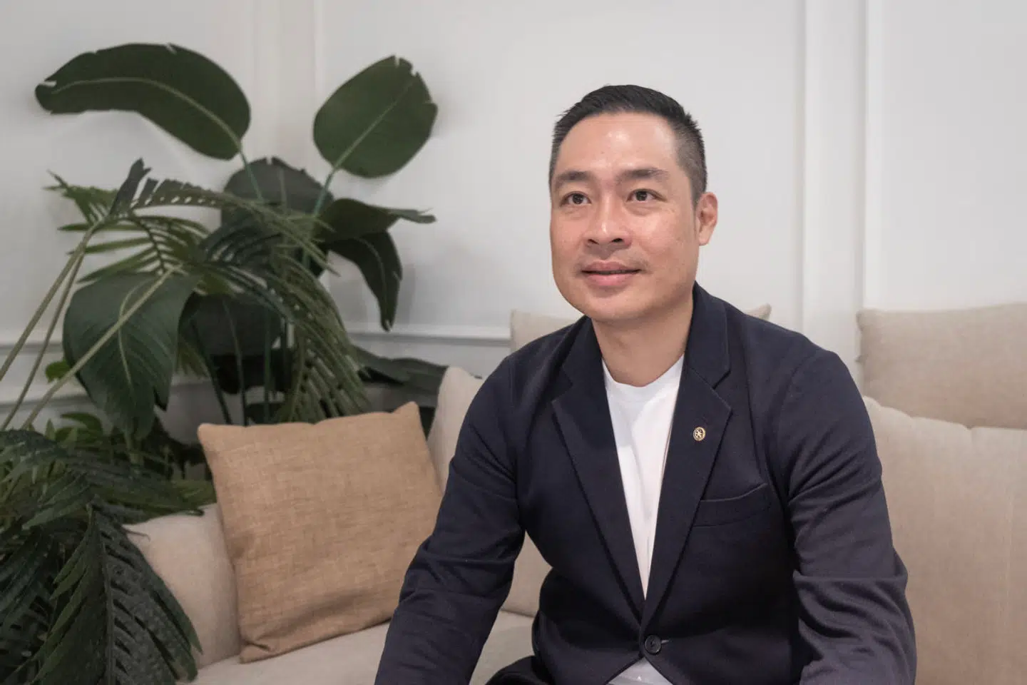 Lee Kuo-Ning, 46 år, far til tre, bankmand og iværksætter. Efter at have åbnet et barselshotel fik han en fiks idé, som i dag har sat ham i en unik position. Nu vil han udvide sin forretning til hele verden.