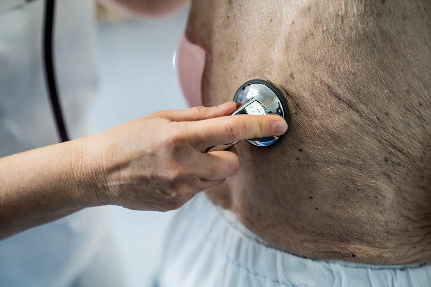 »Regeringen tror altså, at problemerne på Sjælland løses ved at flytte en masse administrativ og sundhedspolitisk ekspertise fra Hillerød til Sorø. Denne manøvre må give anledning til stor undren og frustration,« skriver en læser.