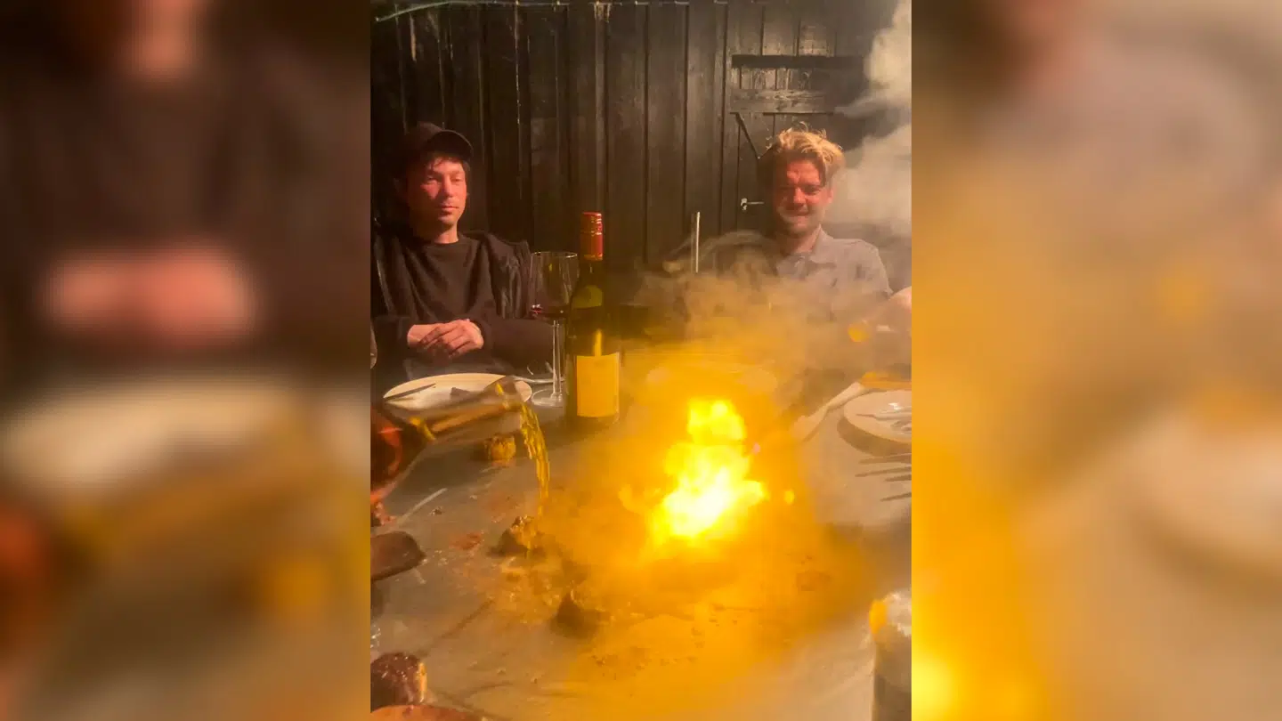 Skærmbillede fra en Berlingske-video af den kontroversielle middag.