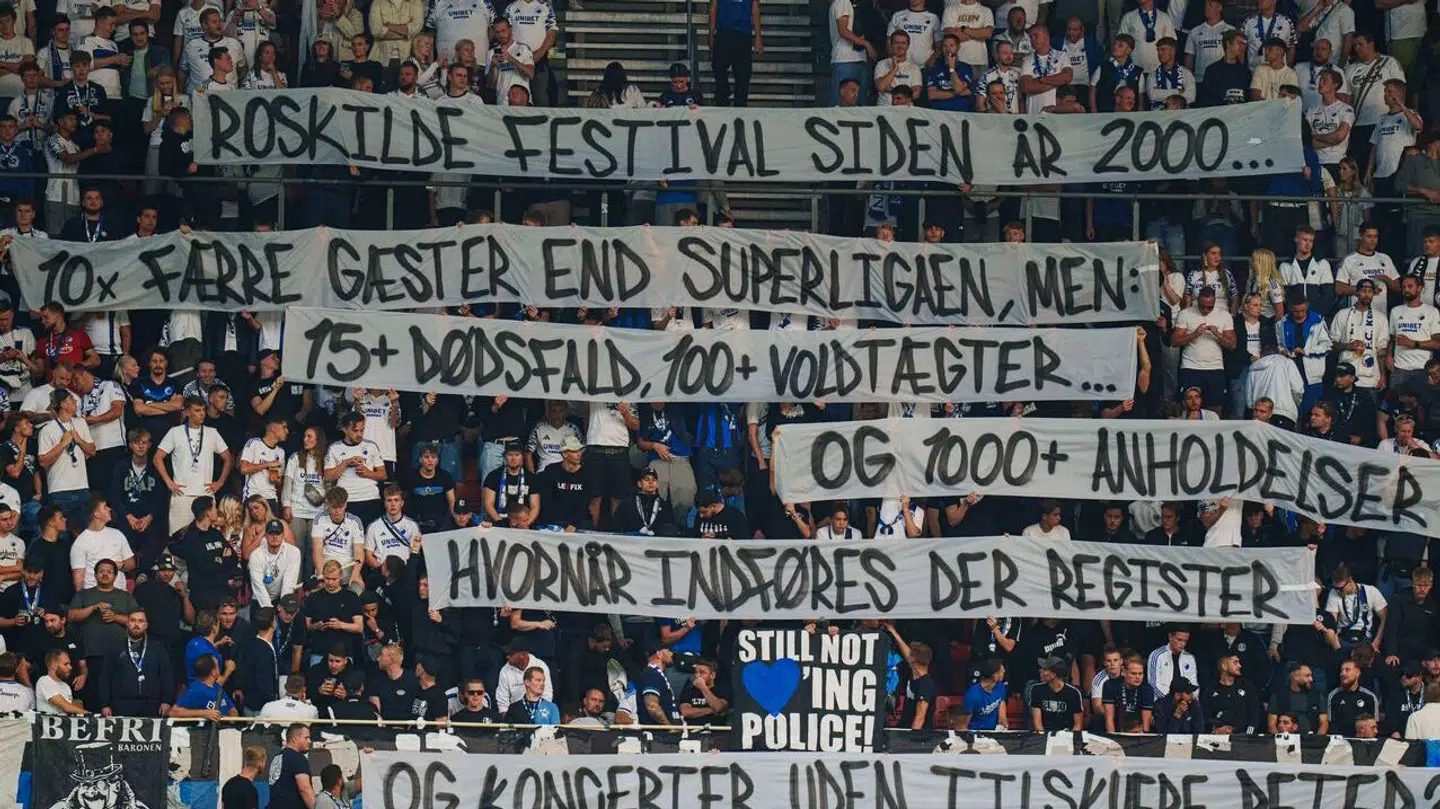 Banner hos FCK-fansene mandag aften.