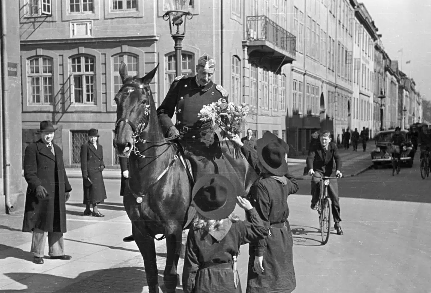 Kong Christian 10. red gennem København under besættelsestiden.