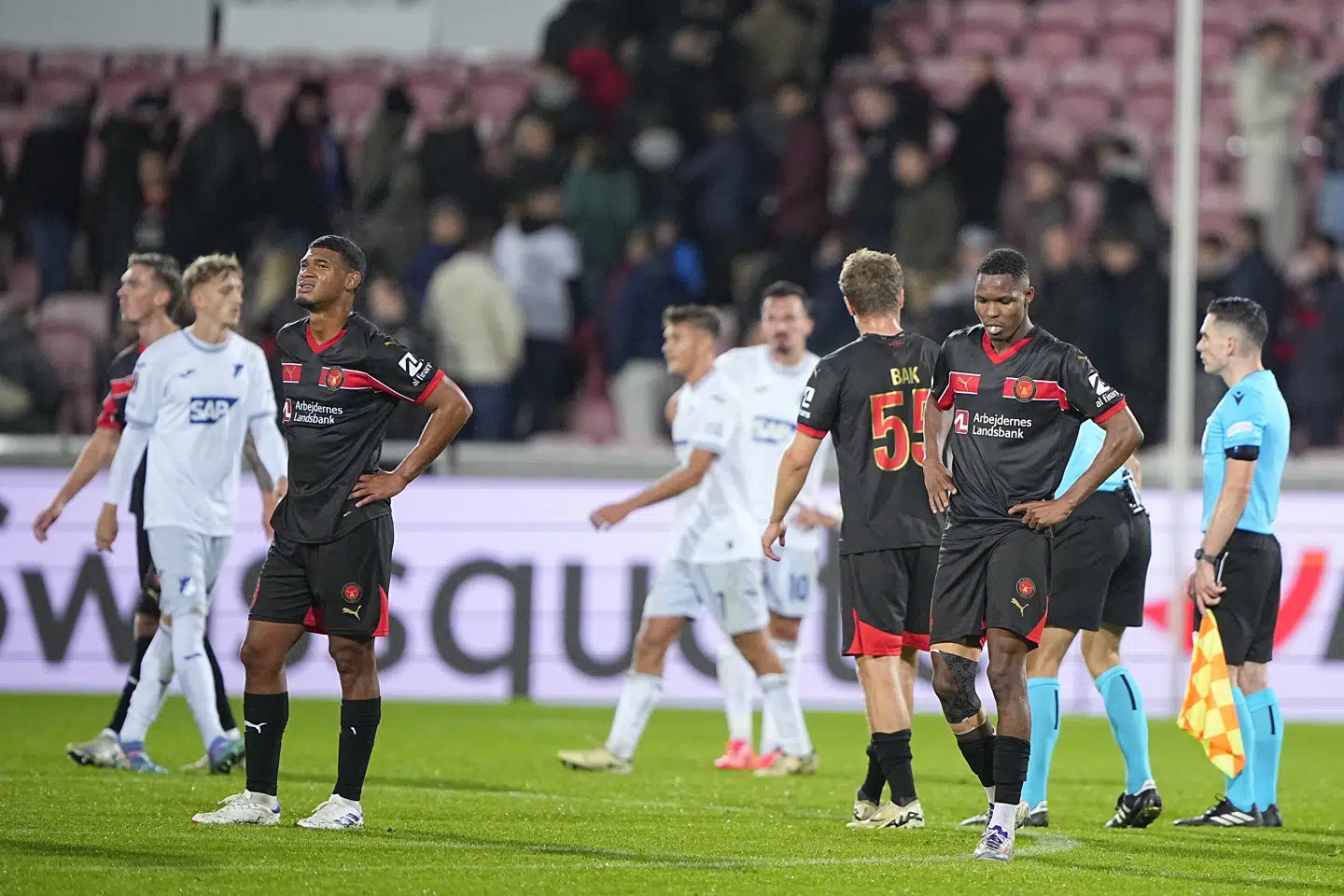 Skuffelsen stod malet i ansigterne på FC Midtjyllands spillere efter 1-1-kampen mod Hoffenheim.