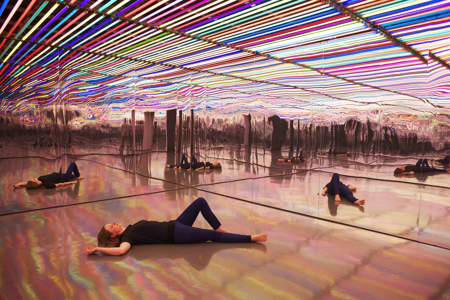 Spejlrummet »An Additive Mix« af Liz West.