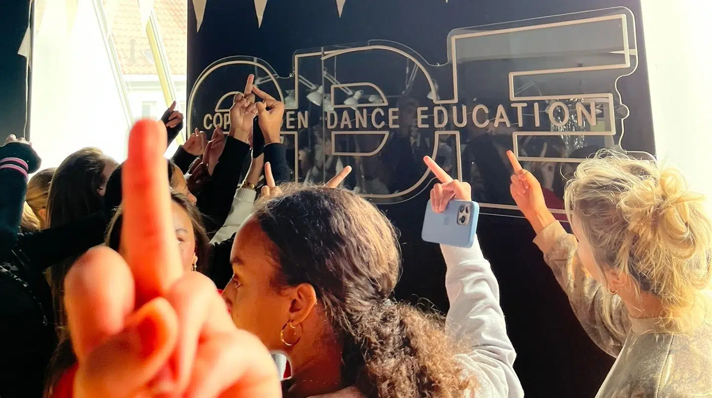 I september modtog eleverne en mail om, at Josefin Bjerkensjöe Canfield var konkurs, og at hun ikke kunne betale nogen af dem tilbage.