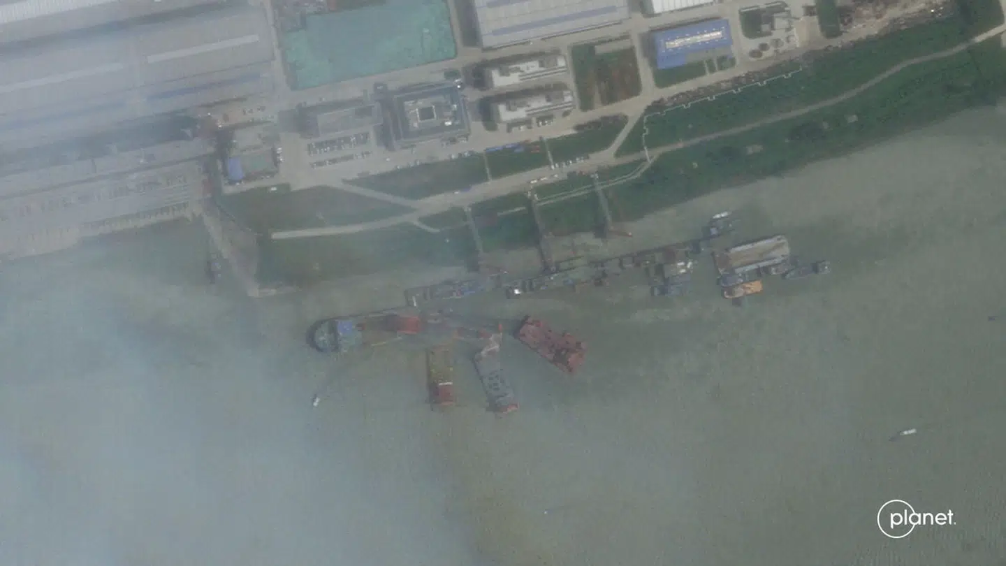 Satellitbillede fra skibsværftet i Wuhan, hvor ubåden sank.