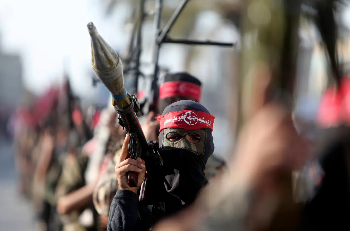 Her ses bevæbnede medlemmer af terrororganisationen PFLP i Gaza i forbindelse med en markering af organisationens 47 års jubilæum i 2014.