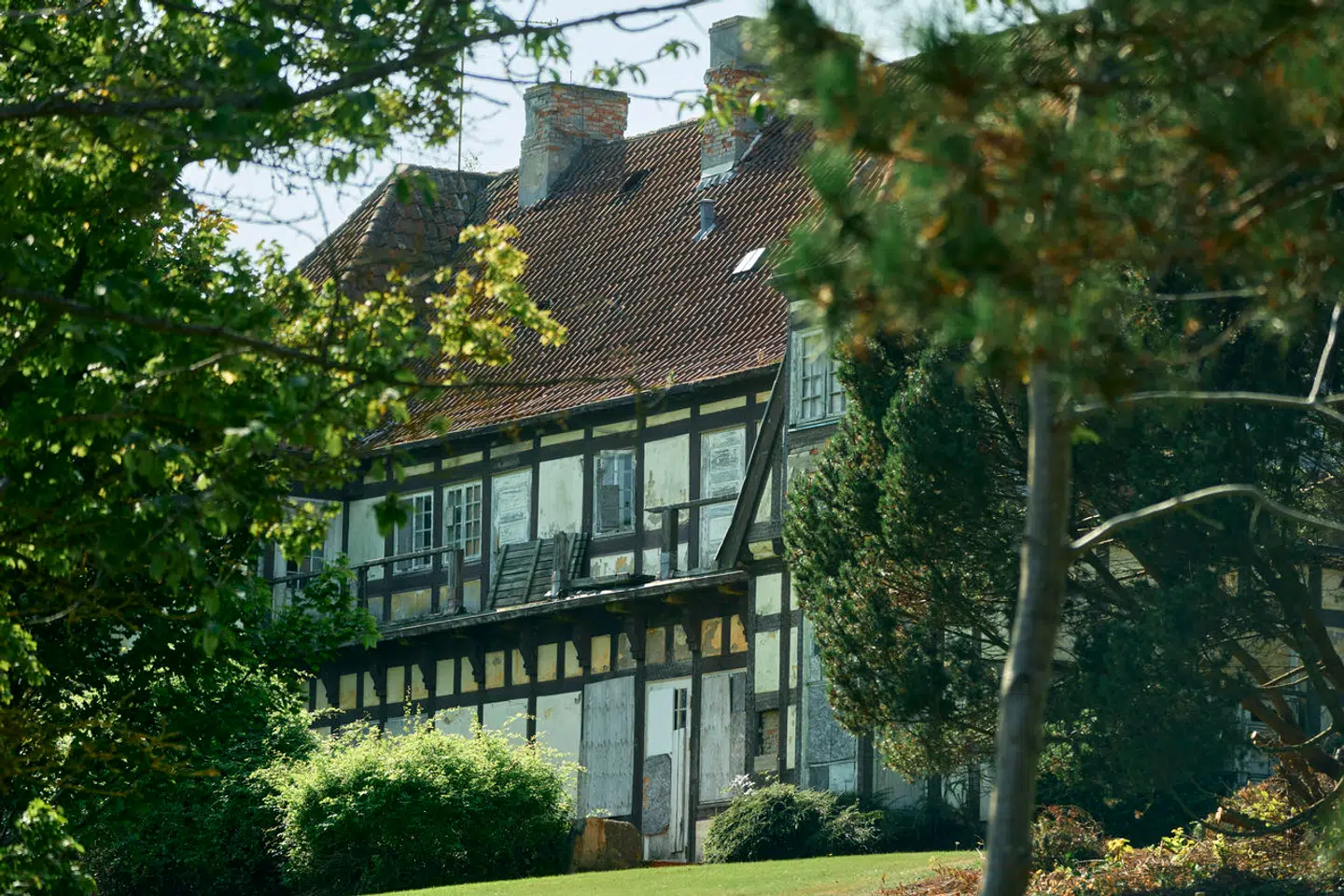 Det er blandt andet »i respekt for området«, at Hørsholms borgmester, Morten Slotved, mener, at det er den rigtige beslutning at tillade nedrivning af det misligholdte, men historiske Smidstrupøre i Rungsted.