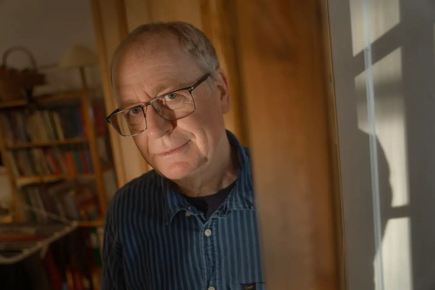 Kåre Bluitgen »anede ikke, hvad det handlede om«, da han læste sin lektørudtalelse første gang. Han satte hele sit forlag på opgaven om at læse Frej-serien igennem for stødende bemærkninger. Han er stadig uforstående over for bedømmelsen.