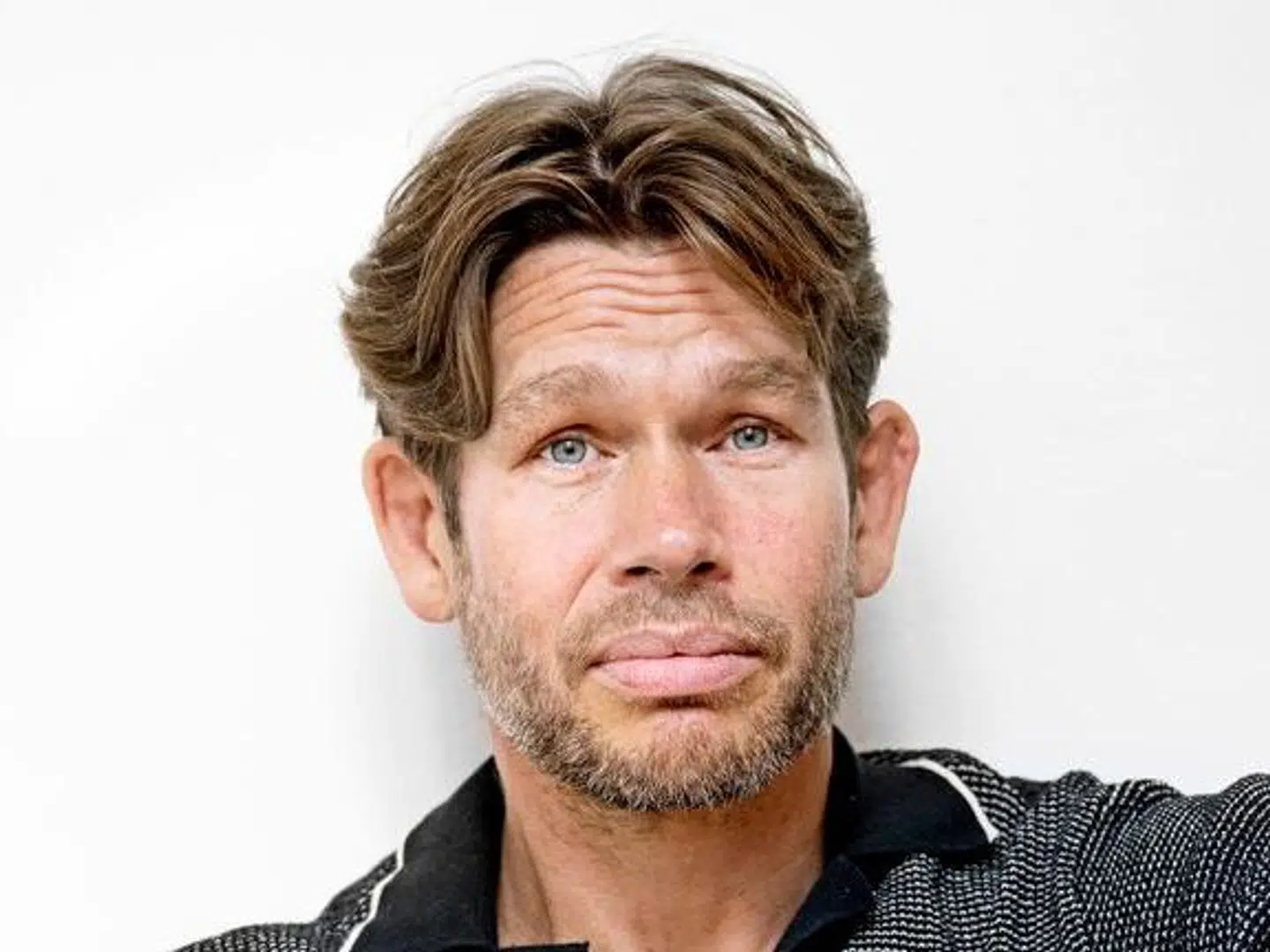 Siden faderen døde for to år siden, har Jonas Erikssons svenske familie forsøgt at skrive ham ud af arveretten.