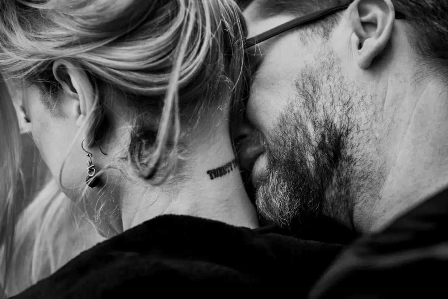 I nakken har Line Hoffmeyer fået tatoveret datoen for sin hjertetransplantation.