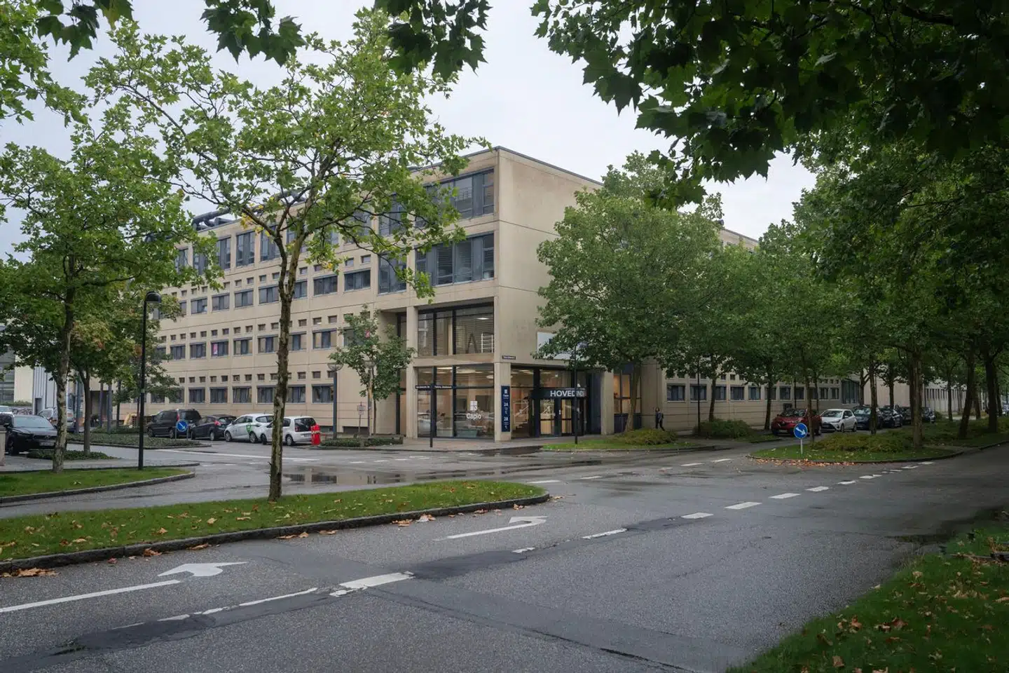 To gange med to års mellemrum krænkede en anæstesisygeplejerske angiveligt kvinder seksuelt, da de lå til opvågning på privathospitalet.