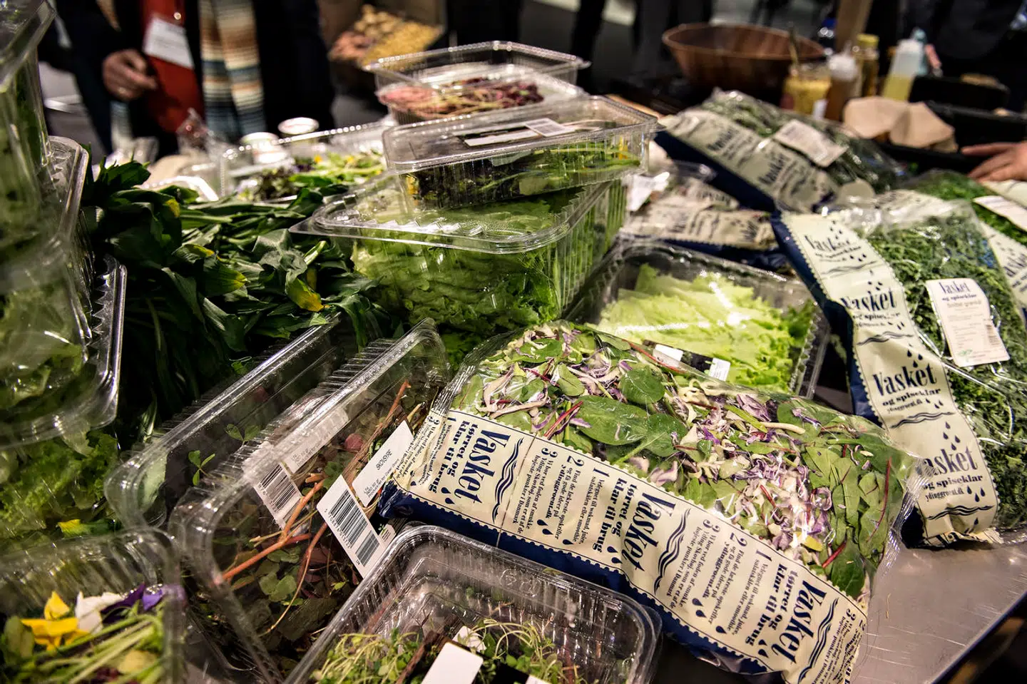 Mere end 3.600 kemikalier, der er brugt og godkendt i mademballage og køkkenredskaber, er blevet fundet i menneskekroppen.