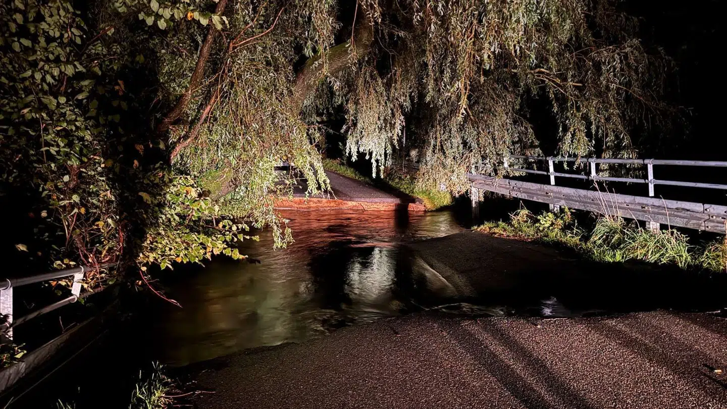 Der er faldet enorme mængder nedbør mange steder i Syd- og Midtjylland. Her ses Ålbæk Møllevej øst for Esbjerg.