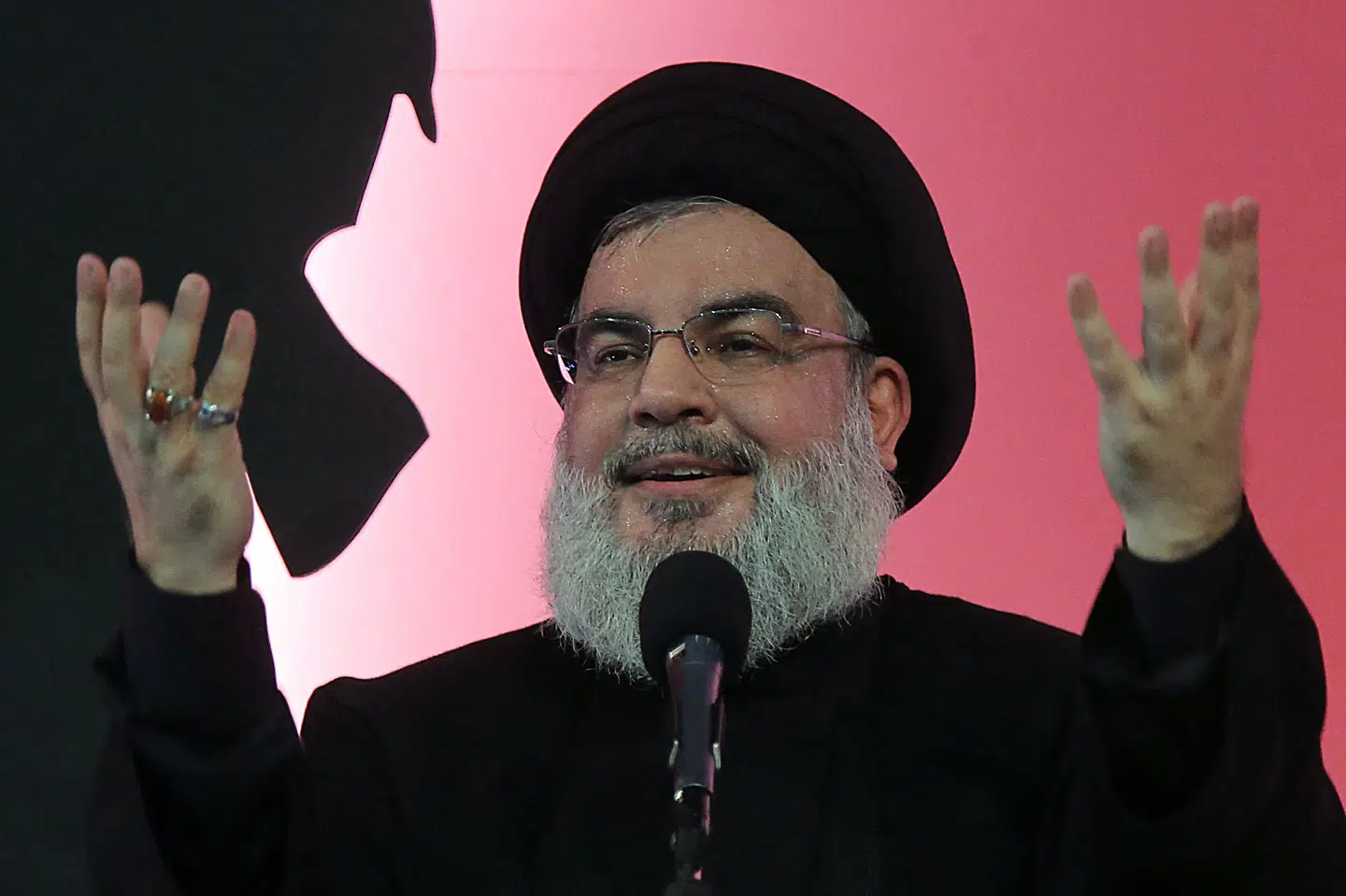 Hassan Nasrallah har levet i skjul i flere år. Angiveligt fordi han har frygtet at blive dræbt af Israel. Alligevel har han holdt tv-transmitterede taler fra hemmelige lokationer. (Arkivfoto).