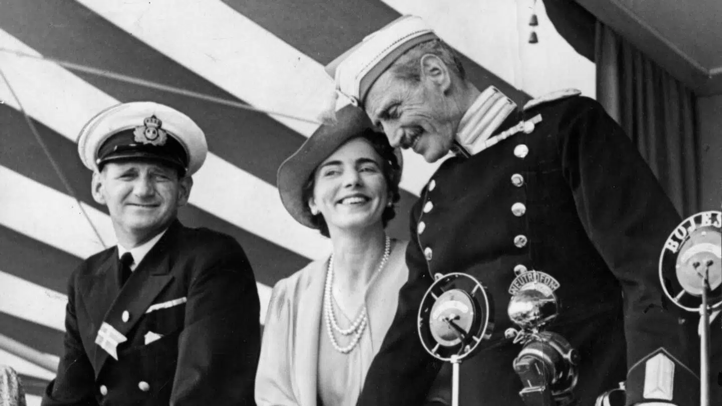 Det daværende kronprinspar, kronprins Frederik og kronprinsesse Ingrid samt kong Christian X beskyldes i en ny bog for at have været lidt for flittige med besøgene hos nazitoppen.