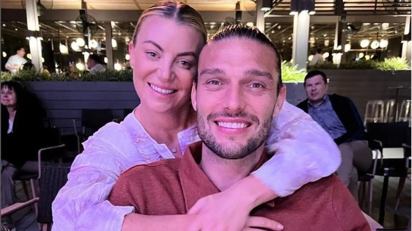 Ægteskabet er brast mellem Carroll og Mucklow.