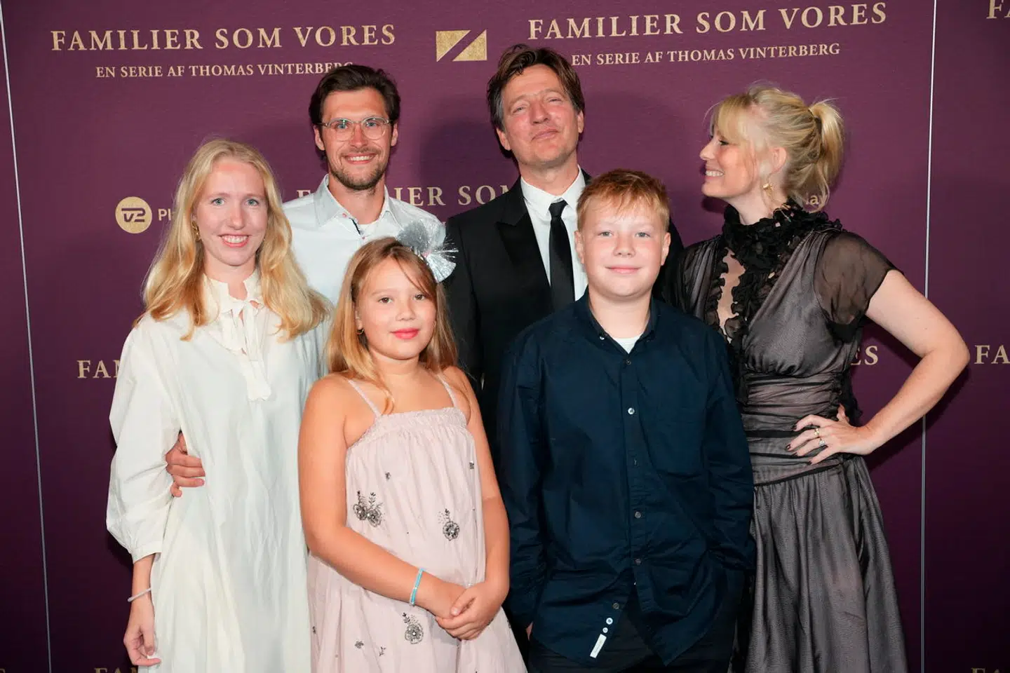Filminstruktør Thomas Vinterberg og familien til premiere på hans kommende TV 2-serie 'Familier som vores' i Imperial i København, søndag 29. september.