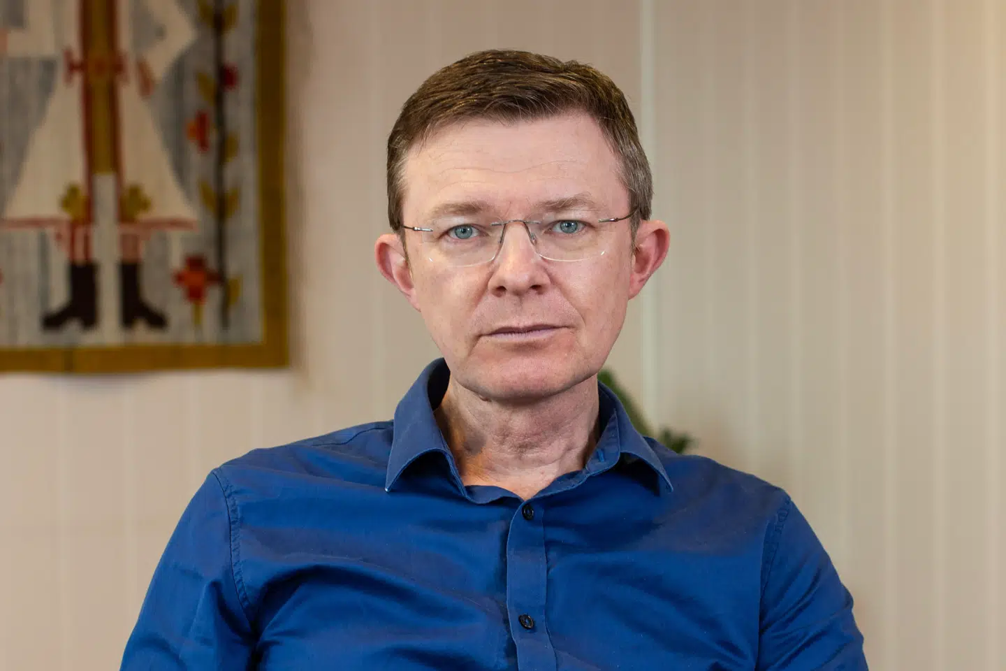 Arne Bye var kommuneoverlæge i den lille Frosta kommune udenfor Trondheim i Norge. Han var populær og en stor aktør i lokalmiljøet. Nu venter han på at komme i retten - blandt andet beskyldt for at 88 voldtægter og andre seksuelle overgreb.